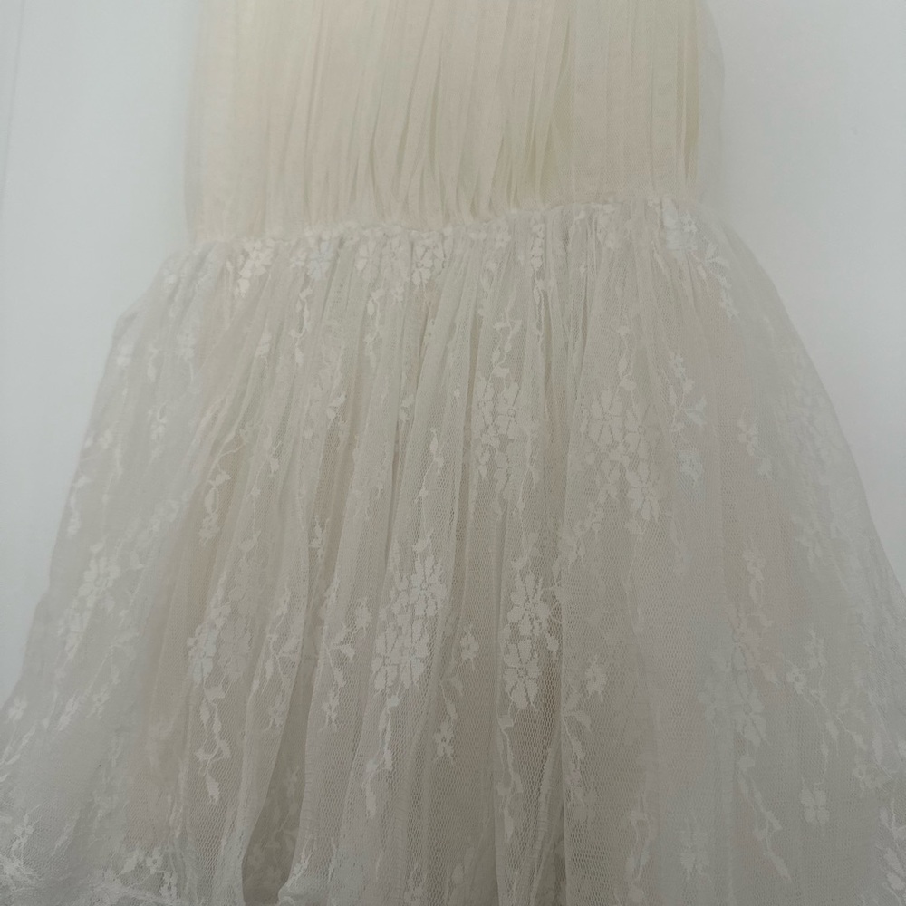 Elegant Cream Lace Dress - Picture 8 of 11